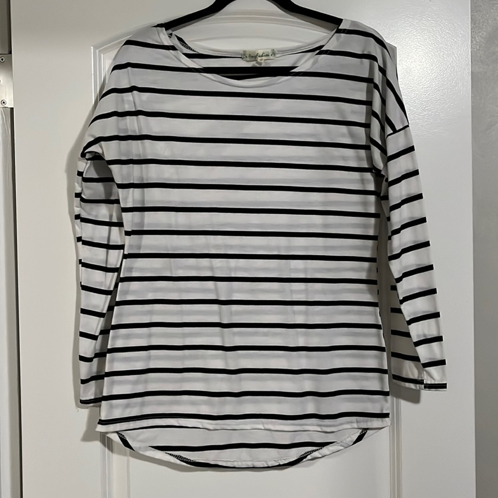 Black and off white long sleeve casual wide neck top. Medium